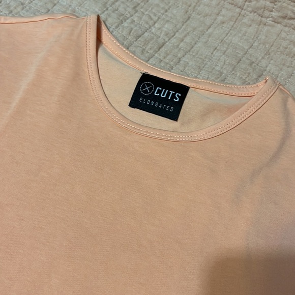 Peach colored CUTS medium mens t shirt - Picture 3 of 4